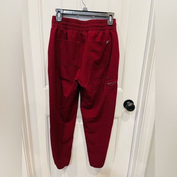 FIGS BURGUNDY SCRUB SET - Picture 4 of 5